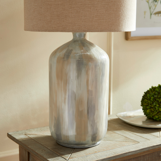 Enameled iron base with a cream linen shade.Max wattage: 40W;-Socket: E26
Dimensions: 14.5 x 14.5 x 25; Shade: 14.5 x 14.5 x 8.5
Third & Main, Home Decor, Lighting, Table Lamps, Lamps, Luxury Home, Almeta, Linen