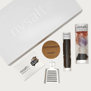 Third & Main, Gifting, Rivsalt™ - the Essentials Gift Box 

Everything is carefully put together in a super sleek matte-white gift box, featuring a magnet closing along the side. Simply the perfect high-quality gift
for foodies & folks.
Box dimensions: 12.4x6.14x2.40 in